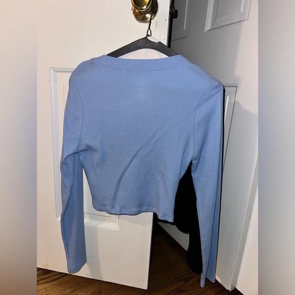 PacSun light blue long sleeve v-neck tee - Picture 2 of 3